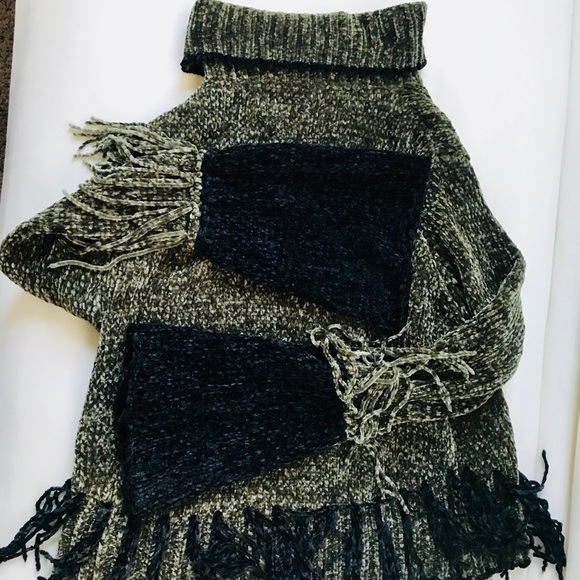Sweaters - Boutique Fringe Turtleneck